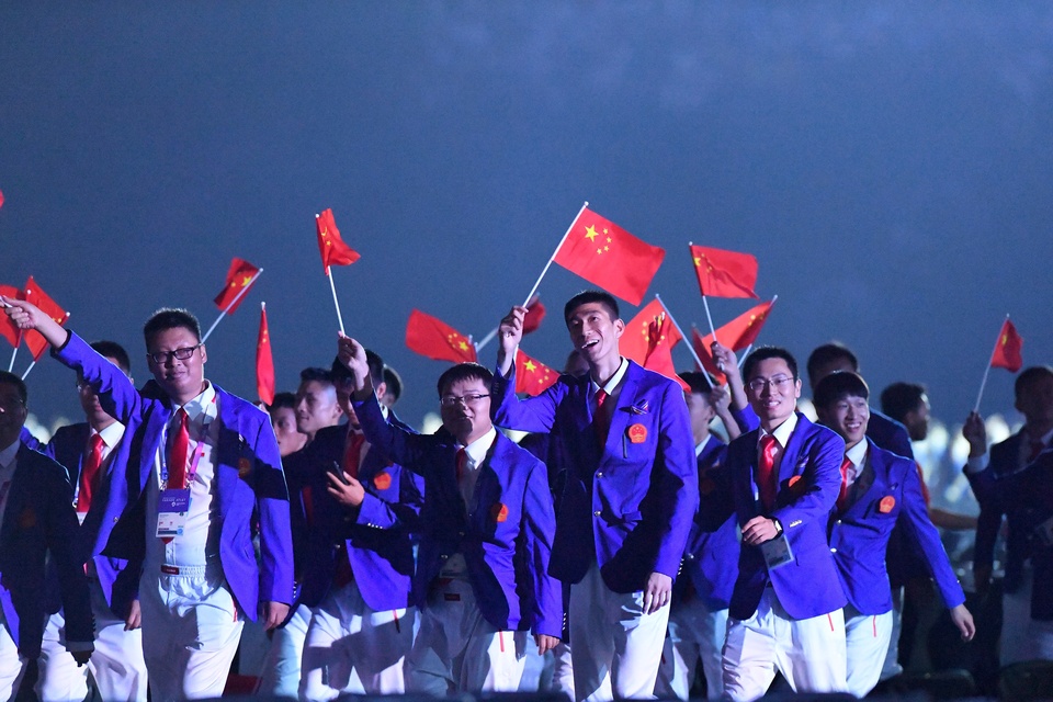 Chinese athletes march during the Asian Games opening ceremony in Jakarta on Saturday (18/08). (Antara Photo/Inasgoc/Irwin Fedriansyah)
