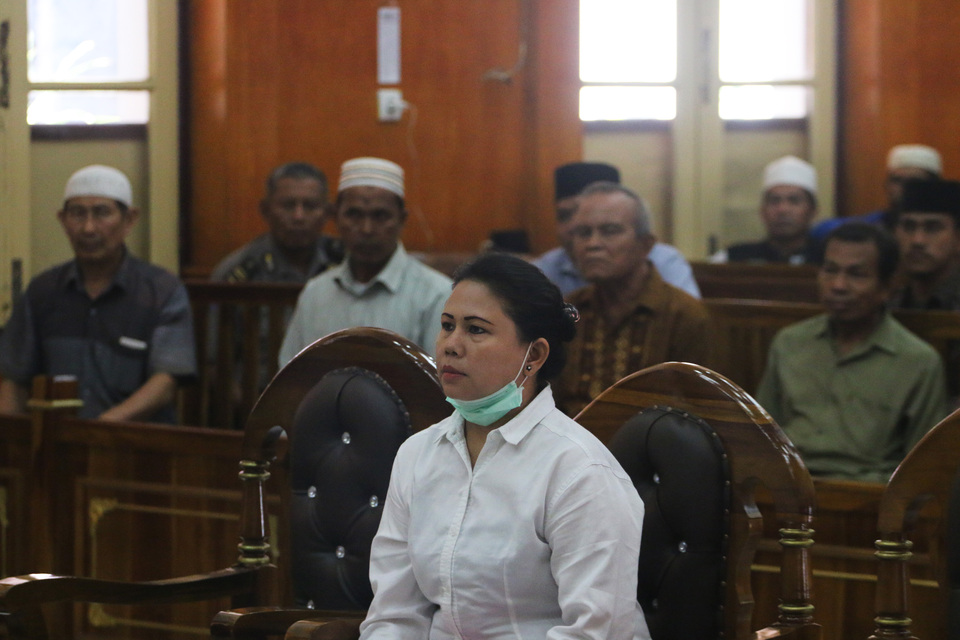 The Medan District Court in North Sumatra sentenced Meiliana, 44, to 18 months in prison on Tuesday (21/08) for insulting Islam. (Antara Photo/Irsan Mulyadi)
