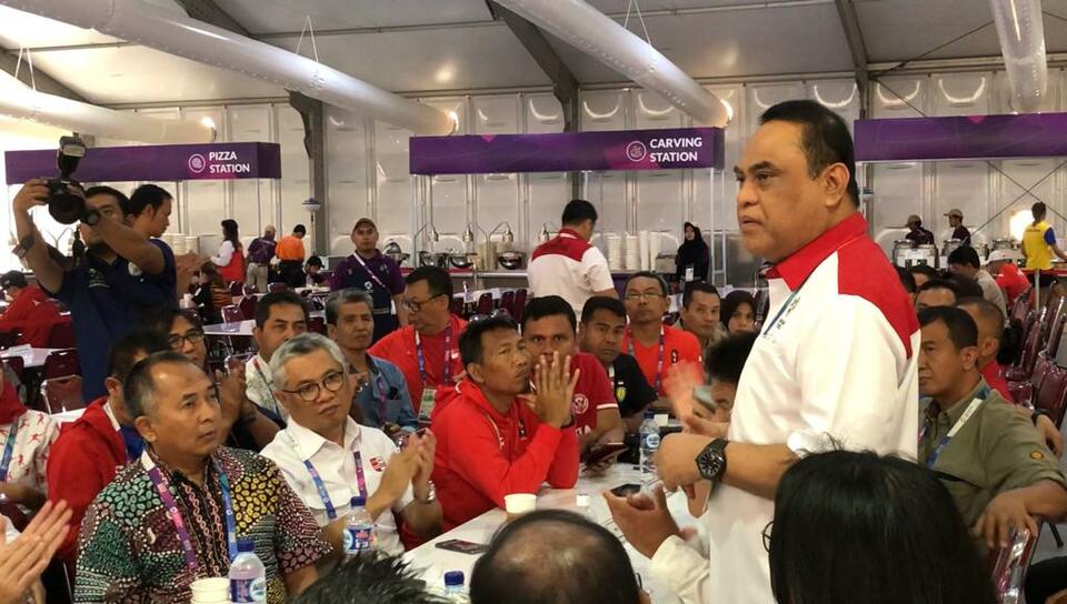 Indonesian chef de mission Syafruddin, right, said President Joko 'Jokowi' Widodo plans to hand over bonuses to the country's athletes who have won medals at this year's Asian Games before the closing ceremony on Sunday (02/09). (Photo courtesy of the Indonesian Asian Games contingent) 