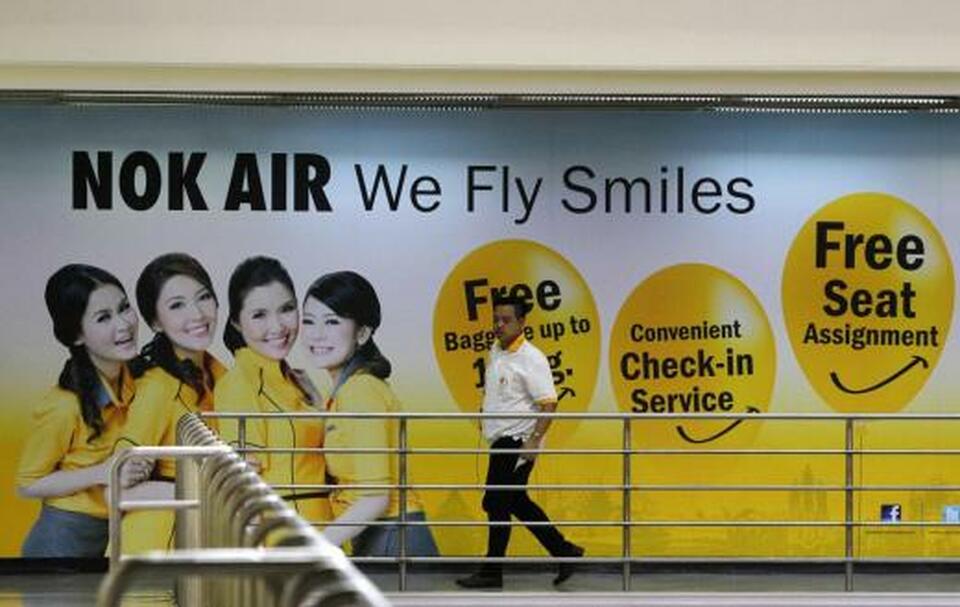 Thailand's low-cost carriers saw share prices falling nearly 7 percent in morning trade in Bangkok on Friday (10/08). (Reuters Photo/Chaiwat Subprasom)