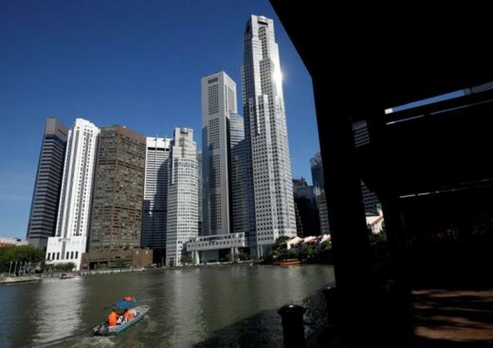 A Singaporean parliamentary committee said on Thursday (20/09) that the government should consider legislation to ensure technology companies rein in online fake news and that those responsible are punished. (Reuters Photo/Edgar Su)