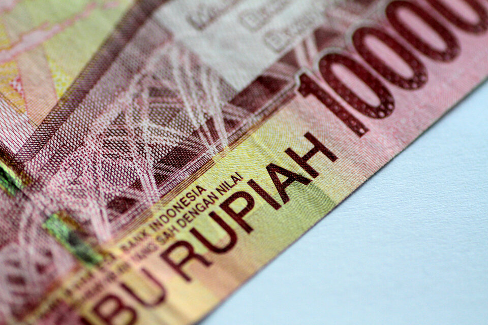 An Indonesian Rupiah note is seen in this picture illustration June 2, 2017. (Reuters Photo/Thomas White)