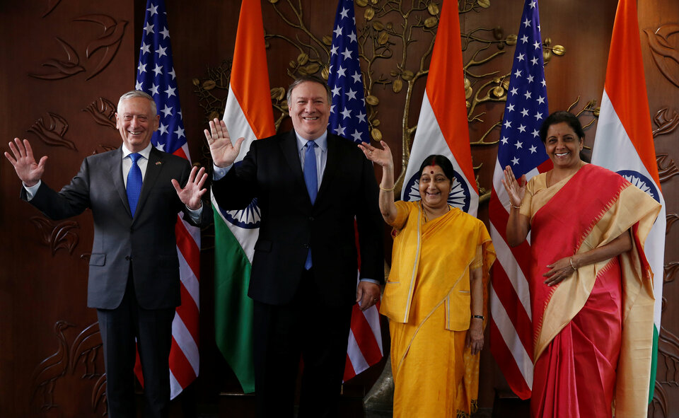 US Secretary of State Mike Pompeo and Secretary of Defense James Mattis pose beside India’s Foreign Minister Sushma Swaraj and Defense Minister Nirmala Sitharaman before the start of their meeting in New Delhi, India, Thursday (06/09). (Reuters Photo/Adnan Abidi)