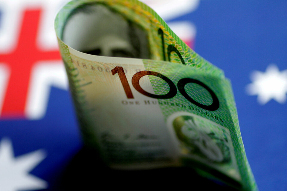 The Australian dollar is paying for the sins of others as investors short the commodity-exposed currency to 2-1/2-year low as a hedge against risks to global trade, China and emerging markets. (Reuters Photo/Thomas White)