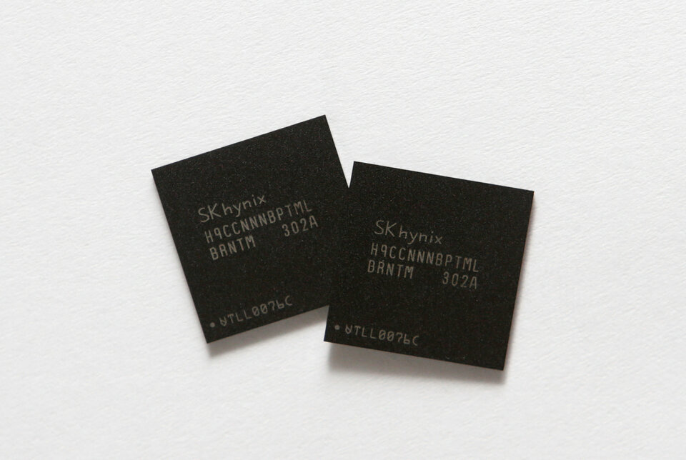 Mobile memory chips made by SK Hynix are seen in this picture illustration. (Reuters Photo/Lee Jae-Won)
