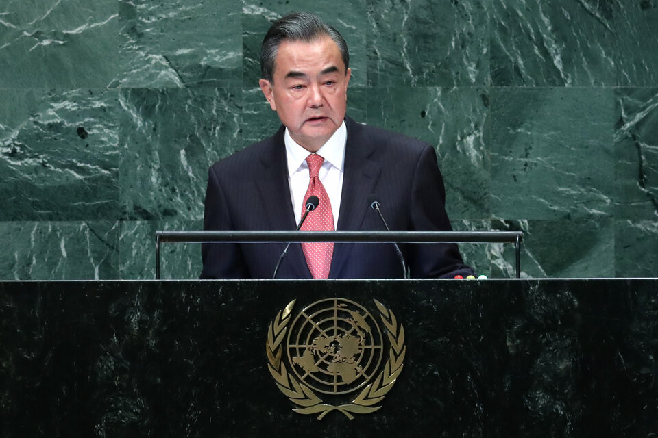 Chinese Foreign Minister Wang Yi addresses the United Nations General Assembly in New York on Friday (28/09). (Reuters Photo/Carlo Allegri)