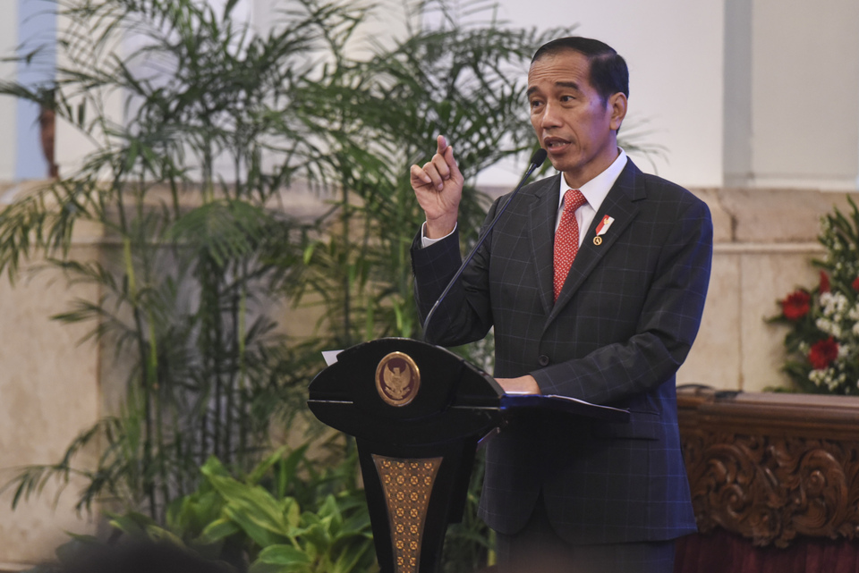 President Joko 'Jokowi' Widodo said on Wednesday (05/09) that multiple external factors were behind the rupiah's fall to 20-year lows and the priority was to increase investment and exports to contain Indonesia's current-account deficit. (Antara Photo/Hafidz Mubarak A)