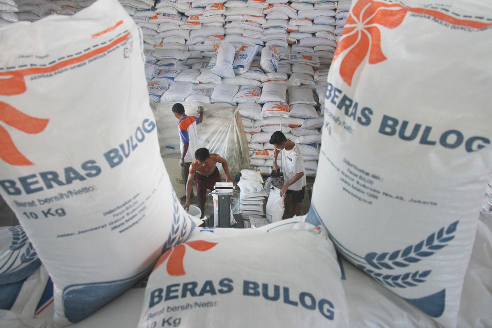 FILE - Workers put rice into packages at a state logistics agency Bulog warehouse in Meulaboh, Aceh. (Antara photo)