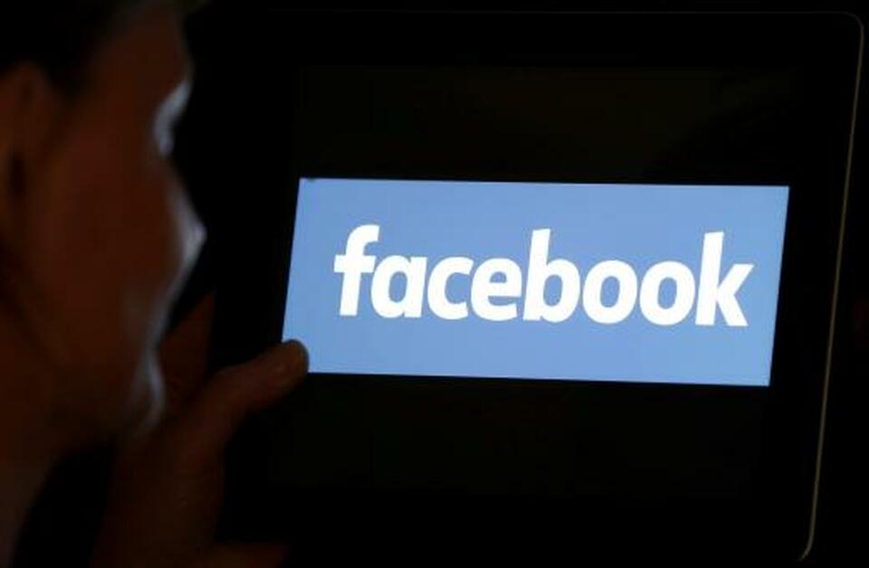Facebook said on Friday (28/09) that hackers stole digital login codes allowing them to take over nearly 50 million user accounts in its worst security breach ever given the unprecedented level of potential access. (Reuters Photo/Regis Duvignau)