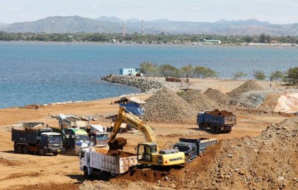 A view of nickel ore stockpiles at a port in Sta Cruz Zambales in northern Philippines. (Reuters Photo/Erik De Castro)