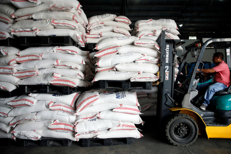 Philippine President Rodrigo Duterte has ordered the lifting of two-decade-old restrictions on rice imports, his spokesman said on Tuesday, paving the way for unlimited purchases of the diet staple as the government strives to tame soaring inflation. Reuters Photo/Eloisa Lopez)