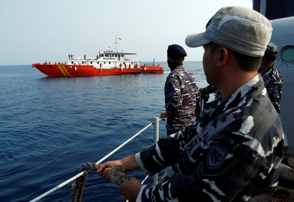 Bureaucratic wrangling and funding problems have hampered the search for the cockpit voice recorder of the crashed Lion Air jet, prompting investigators to turn to the airline to foot the bill in a rare test of global norms on the probe's independence. (Reuters Photo/Edgar Su)