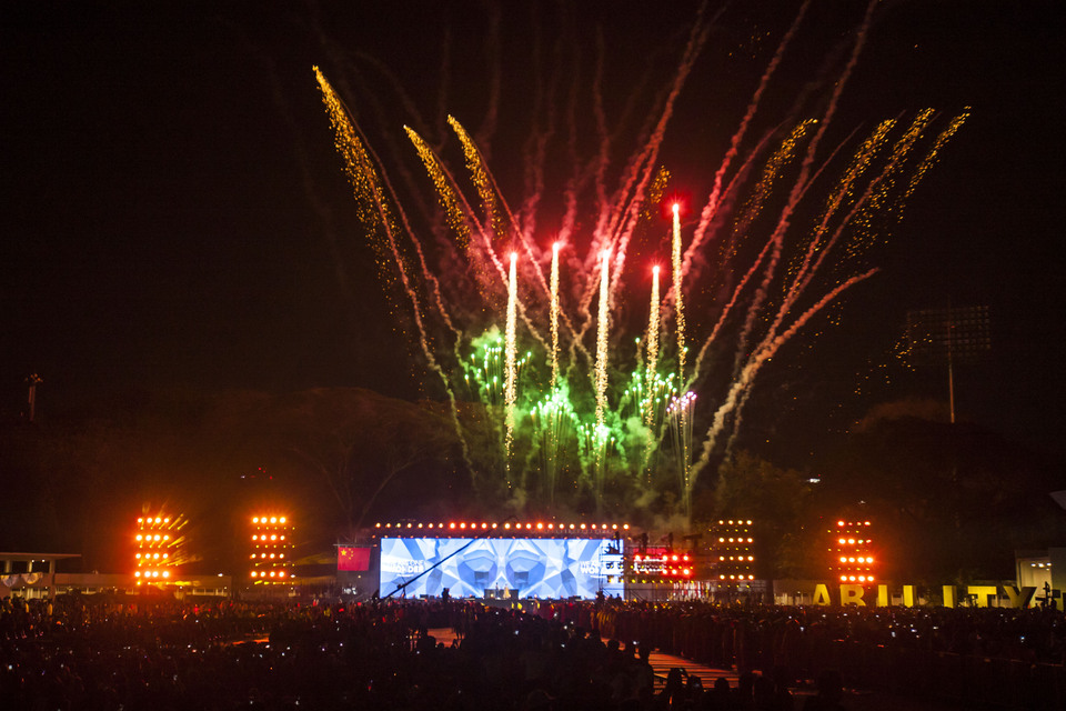 Fireworks during 2018 Asian Para Games closing ceremony at Gelora Bung Karno stadium in Central Jakarta on Saturday (13/10) The National Police will deploy 7,000 personnel to secure the event and INAPGOC will deploy 300 officials. (JG Photo/Yudha Baskoro)