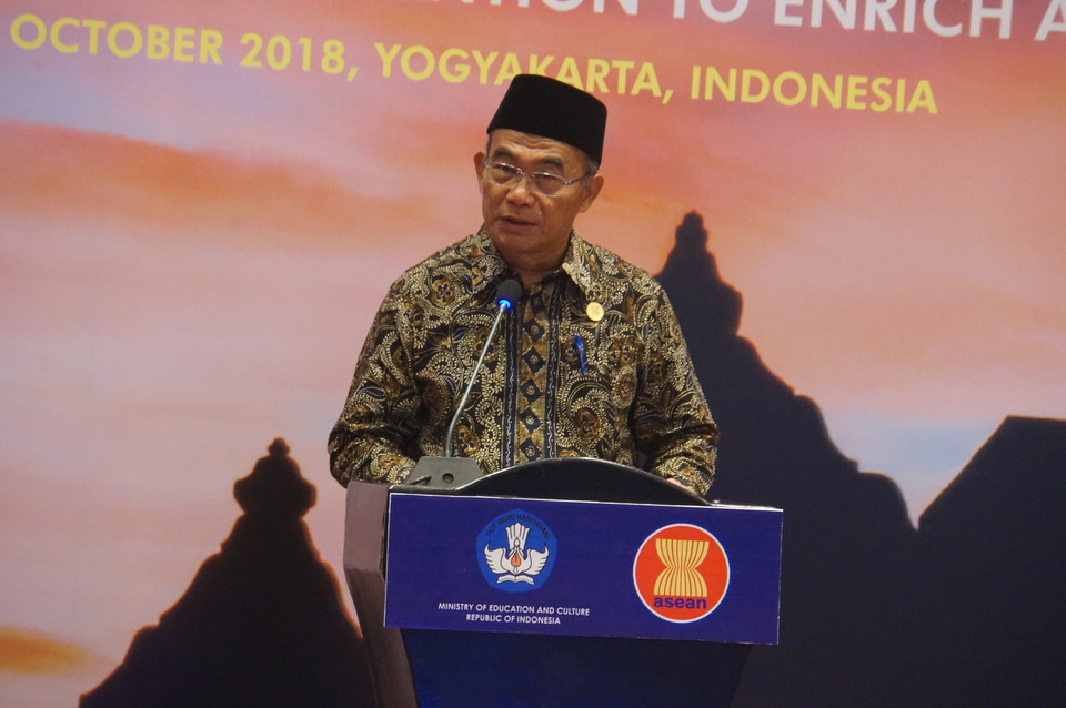 Indonesian Education and Culture Minister Muhadjir Effendy delivers the opening speech of the 8th Asean Ministers Responsible for Culture and Arts Meeting (AMCA Meeting) in Yogyakarta on Wednesday (24/10). (JG Photo/Dhania Sarahtika)