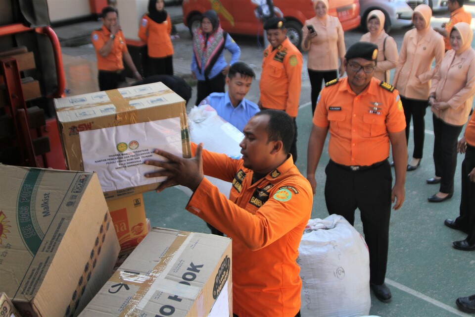 The government is meeting with ambassadors and representatives of various international organizations that have offered assistance following last week's deadly earthquake and tsunami in Palu and Donggala in Central Sulawesi, officials said on Monday (01/10). (Antara Photo/Jojon)