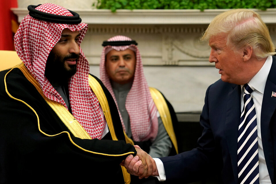 US President Donald Trump shakes hands with Saudi Arabia's Crown Prince Mohammed bin Salman in the Oval Office at the White House in Washington on March 20, 2018. (Reuters Photo/Jonathan Ernst)