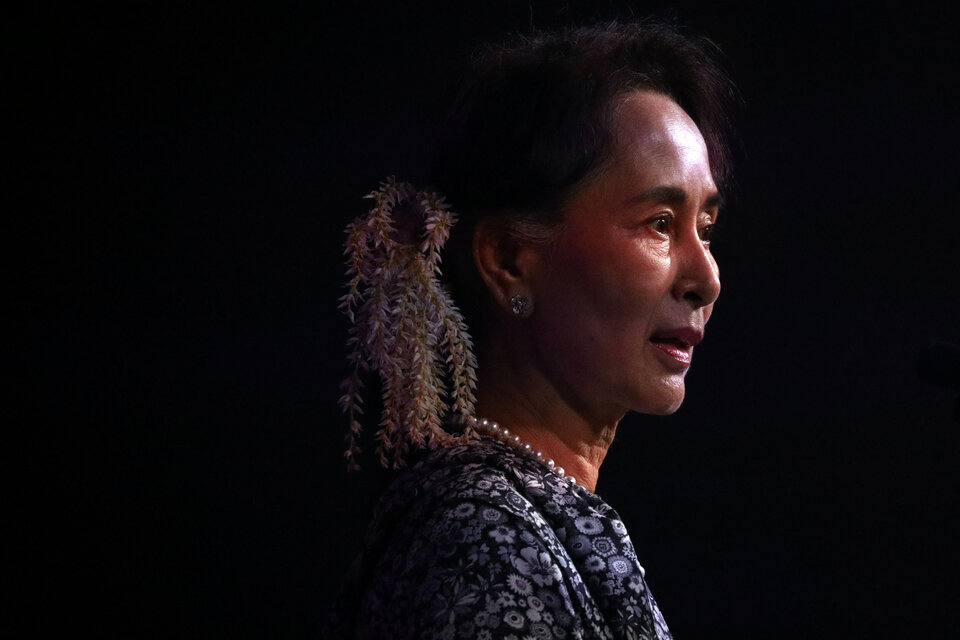 Myanmar's State Counselor Aung San Suu Kyi speaks at the Asean Business and Investment Summit in Singapore on Monday. (Reuters Photo/Athit Perawongmetha)
