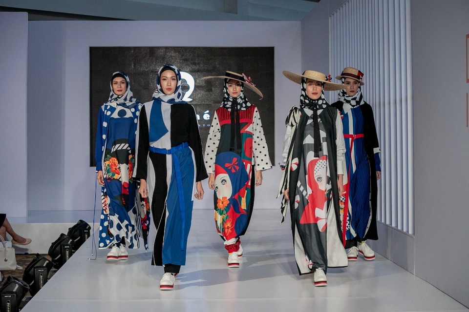 Hannie Hananto responds to AI's influence on fashion with a modest wear collection printed with cartoon characters from Japanese anime TV series 'Candy Candy.' (Photo courtesy of Siti Muhibah)