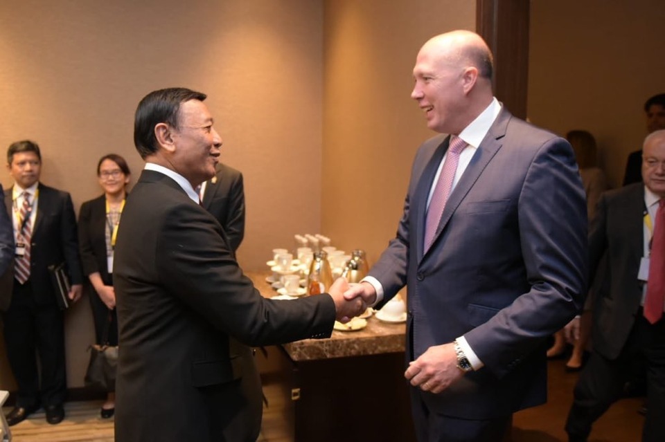 Chief Security Minister Wiranto, left, greets Australian Home Affairs Minister Peter Dutton ahead of a subregional meeting on counterterrorism in Jakarta on Tuesday. (Photo courtesy of Australia's Ministry for Home Affairs)