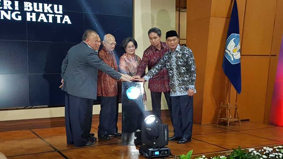 A book launch for Indonesia's founding father Bung Hatta's Complete Works, published by LP3S. (Photo courtesy of Kemendikbud)