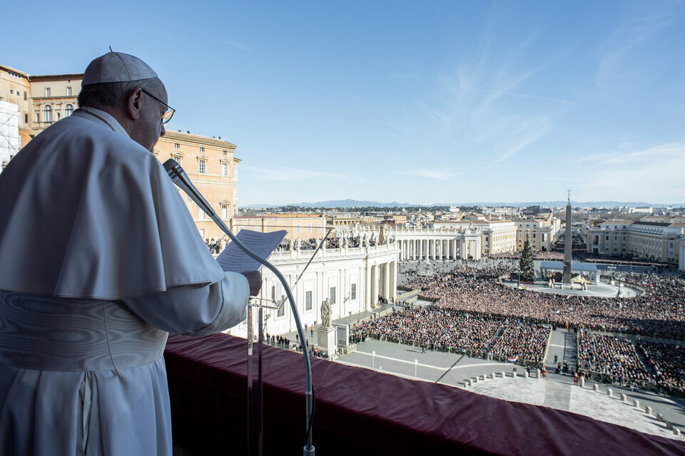 Pope Francis delivers the "Urbi et Orbi" message from the main balcony of Saint Peter