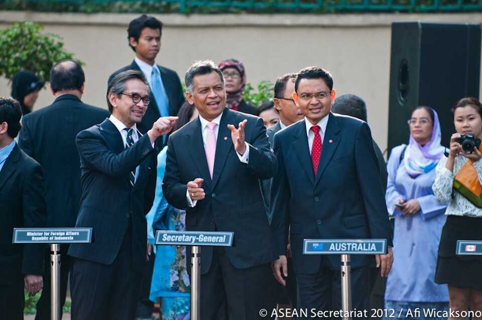 The late Surin Pitsuwan, center, seen during an event at the Asean Secretariat in Jakarta in 2012. (Photo courtesy of Asean)