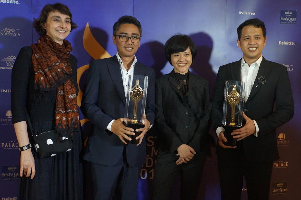 From left, 'Marlina the Murderer in Four Acts' co- producer Isabelle Glachant, producer and scriptwriter Rama Adi, director and scriptwriter Mouly Surya, and producer Fauzan Zidni at the 38th Indonesian Film Festival (FFI) at Taman Ismail Marzuki, Cikini, Central Jakarta on Sunday (09/12). (JG Photo/Dhania Sarahtika)
