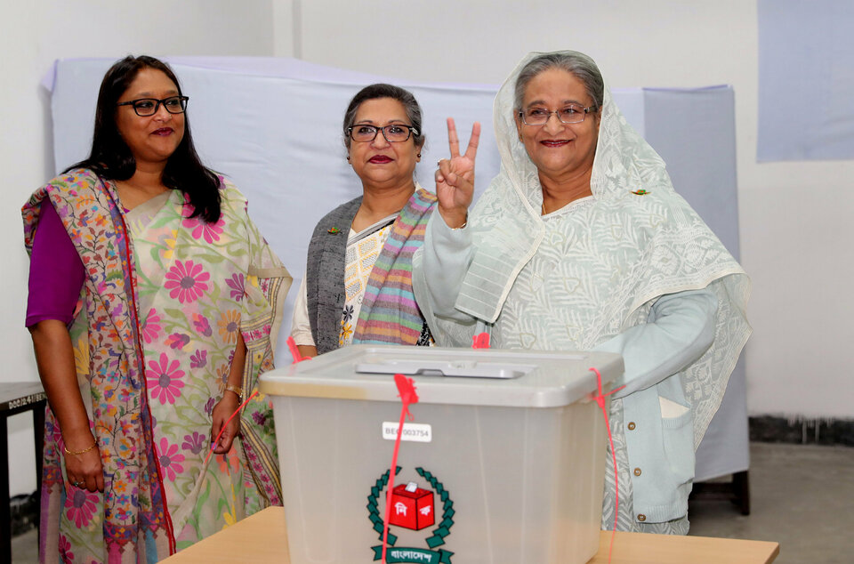 Prime Minister Sheikh Hasina gestures after casting her vote in the morning during the general election in Dhaka, Bangladesh, December 30, 2018. (Reuters Photo/Bangladesh Sangbad Sangstha)