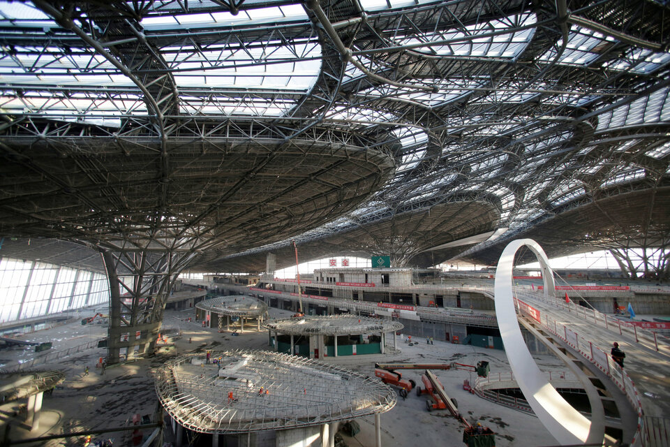 The inner view of a terminal hall of the new Daxing International Airport under construction during a government-organised media tour on the outskirts of Beijing, China August 30, 2018. (Reuters Photo/Jason Lee)