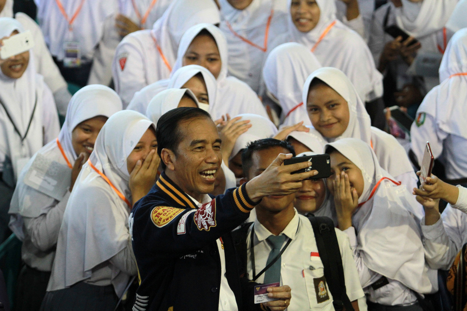 President Joko 'Jokowi' Widodo enjoys strong support among the youth and female voters. (Antara Photo/Adiwinata Solihin)