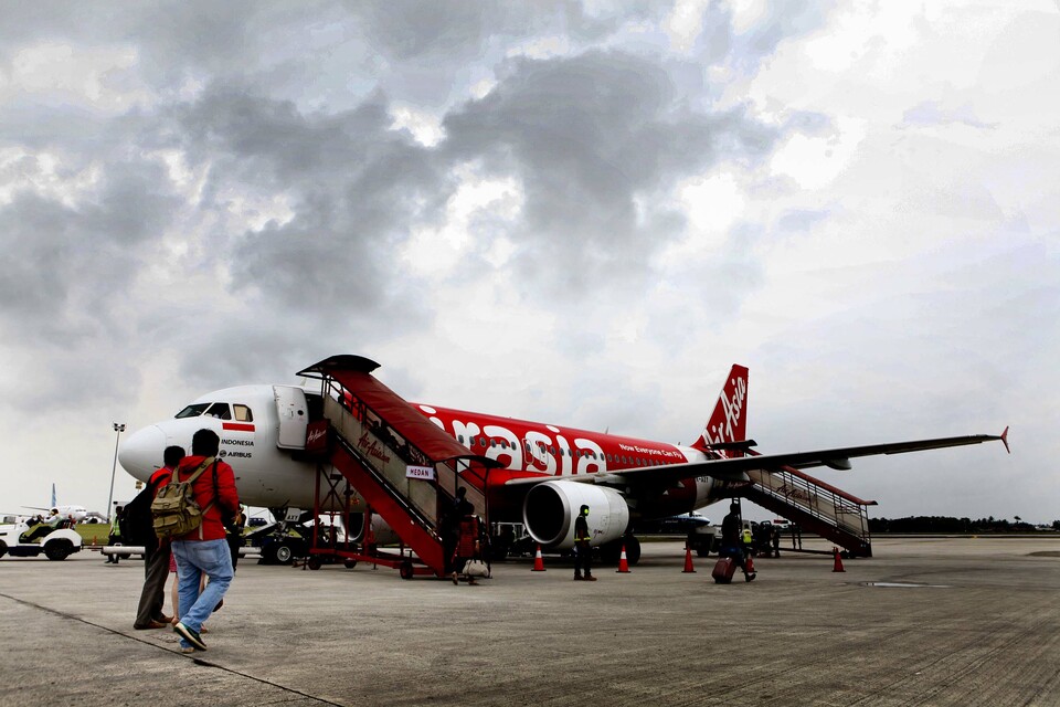 An AirAsia plane parked at Soekarno-Hatta International Airport's Terminal 3. (GA Photo/Mohammad Defrizal)