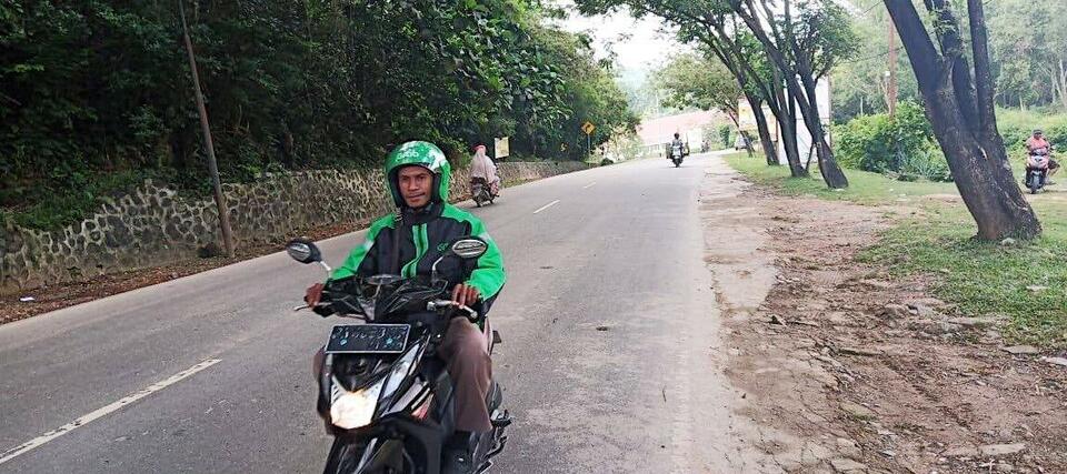 Enim Walmuri, a GrabBike partner in Jayapura, Papua, on his way to pick up a passenger. (Photo courtesy of Grab Indonesia)
