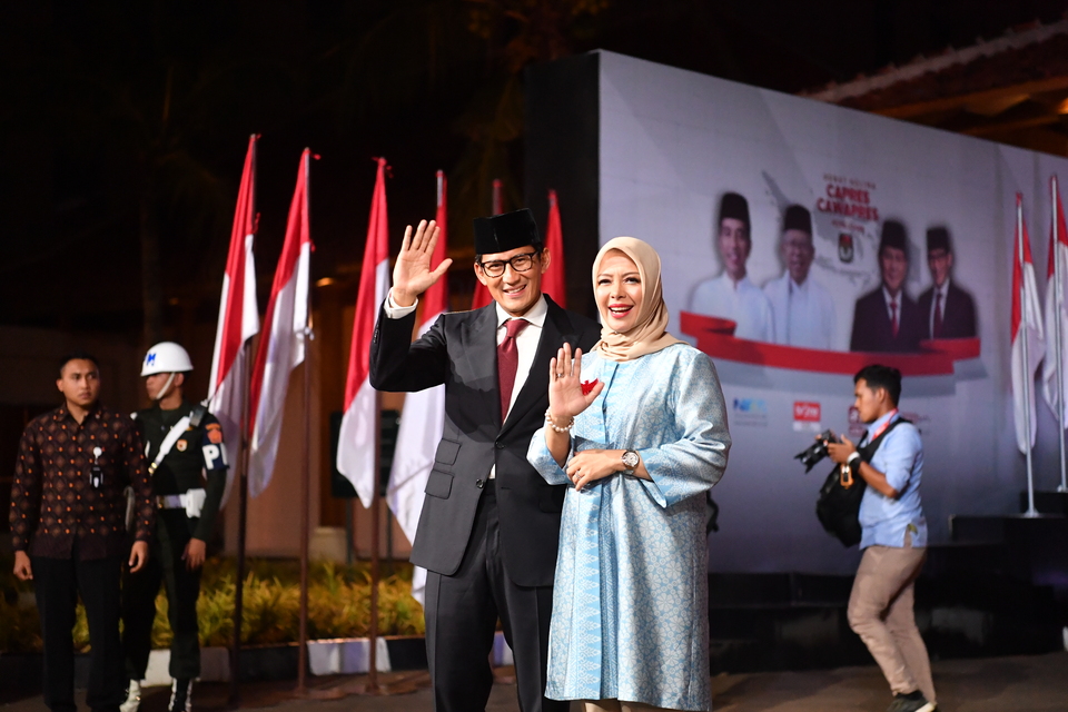 Sandiaga Uno and his wife Nur Asia arrive at the venue of presidential final debate in Jakarta on Saturday. (Antara Photo/Rivan Awal Lingga)