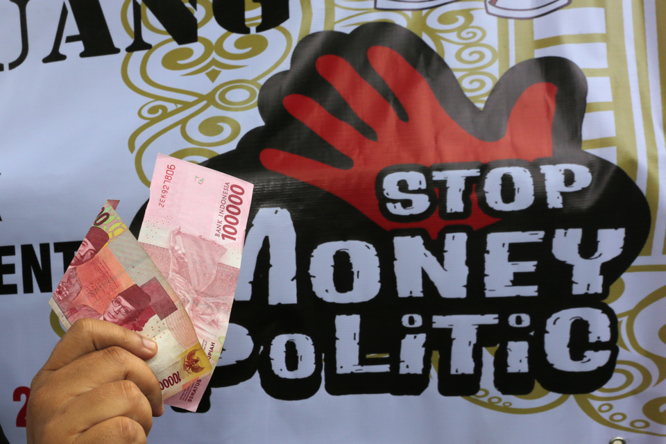 Anti-money politics campaign after the rally and the 2019 general election surveillance patrol in Banda Aceh, Aceh, Friday 12 April 2019. (Antara Photo/Irwansyah Putra)