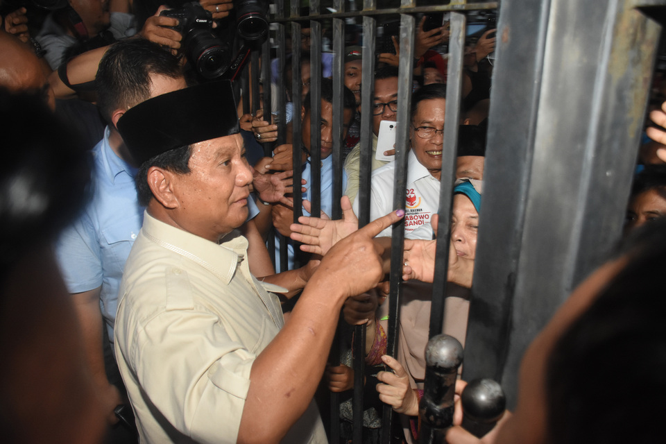 Prabowo Subianto talks to supporters outside his family home in Jalan Kertanegara in South Jakarta on Friday. (Antara Photo/Indrianto Eko Suwarso)