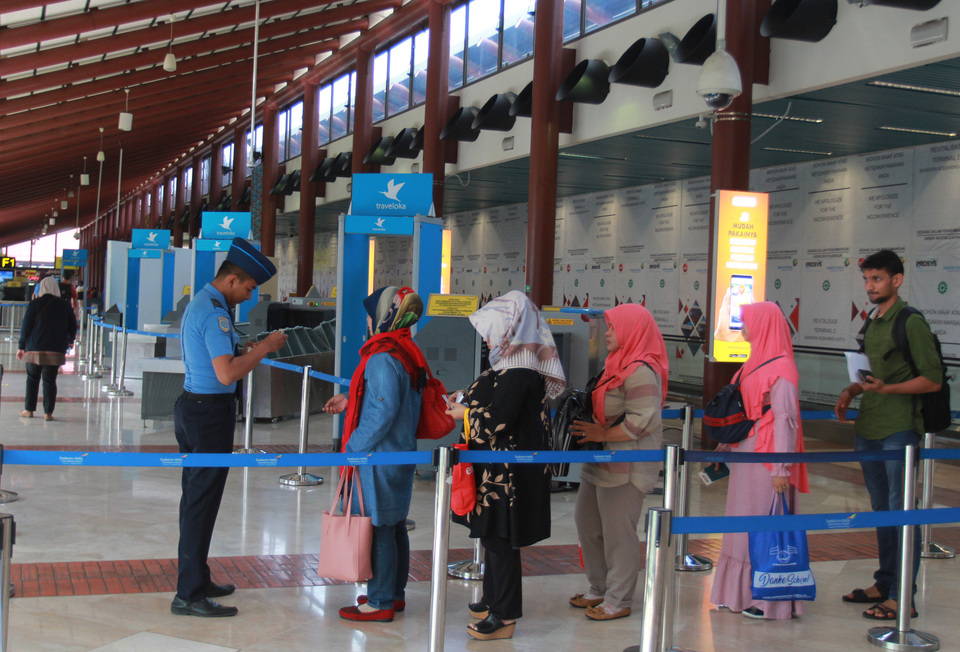 Airports in Indonesia have been put on alert to intercept passengers who may carry the monkeypox virus. (Antara Photo/Muhammad Iqbal)