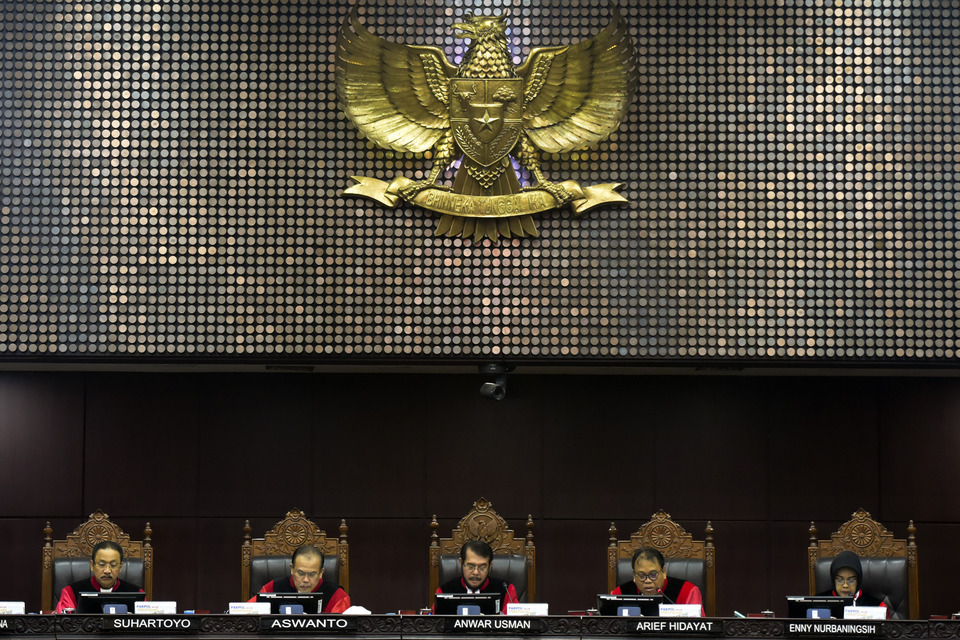 A Constitutional Court spokesman called on presidential hopeful Prabowo Subianto to bring his election dispute to the court. (Antara Photo/Galih Pradipta)