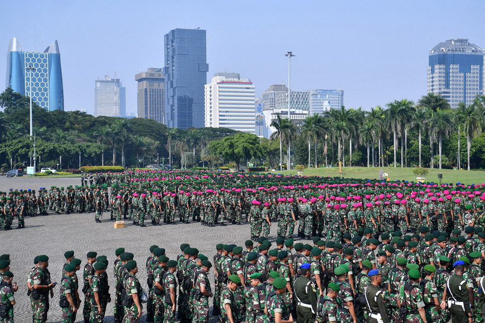 The Indonesian Military (TNI) will, in addition to 7,000 soldiers assisting the police, deploy an additional 20,000 to secure vital key points in Jakarta and several other major cities. (Antara Photo/Sigid Kurniawan)