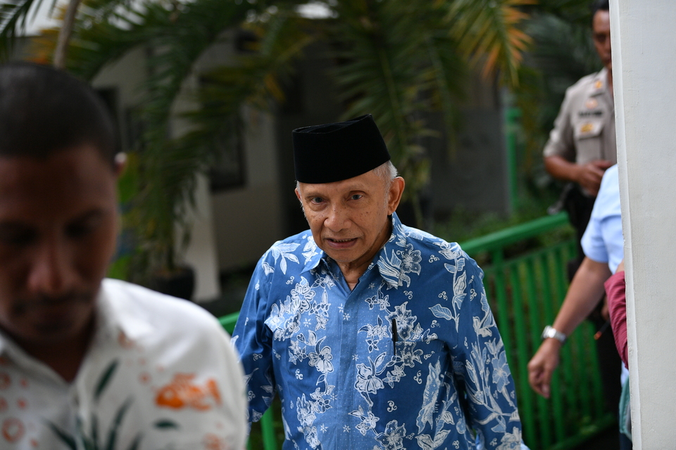 File photo: Amien Rais, center, appears at South Jakarta courthouse on April 4, 2019. (Antara photo)