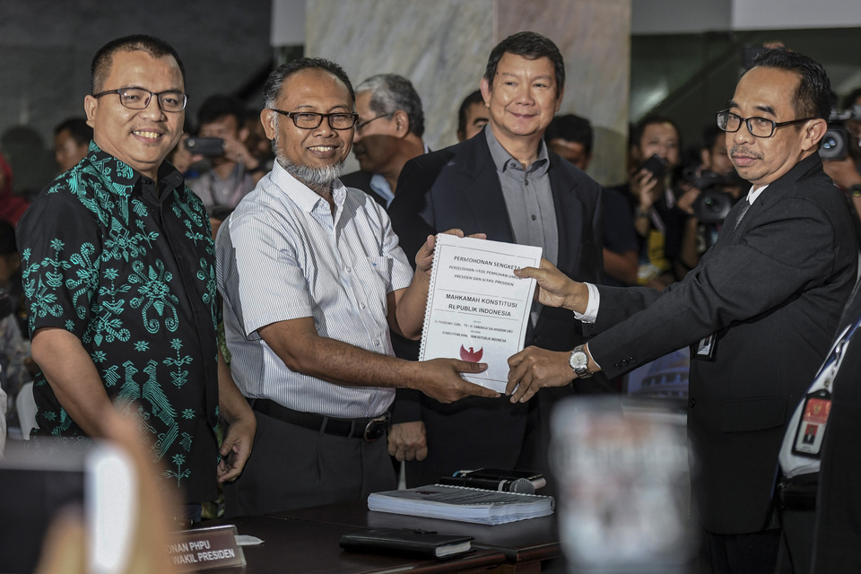 From left, Denny Indrayana, Bambang Widjojanto and Hashim Djokohadikusumo pose for a photo before filing a lawsuit on behalf of losing presidential candidate pair Prabowo Subianto and Sandiaga Uno at the Constitutional Court building in Central Jakarta on Friday night. (Antara Photo/Hafidz Mubarak A.)