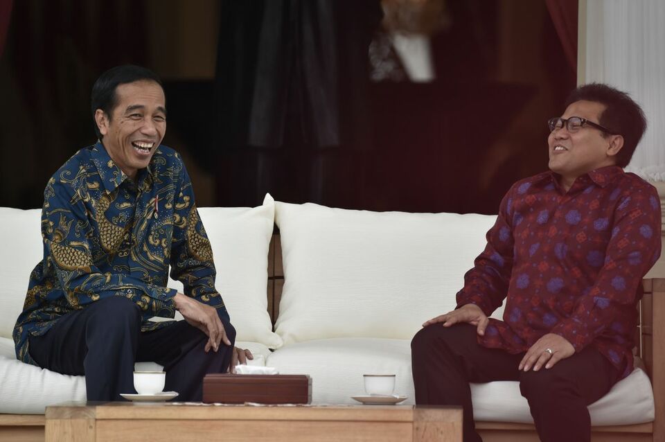 President Joko 'Jokowi' Widodo and National Awakening Party (PKB) chairman Muhaimin Iskandar at the Presidential Palace in Jakarta in November last year. (Antara Photo/Puspa Perwitasari)