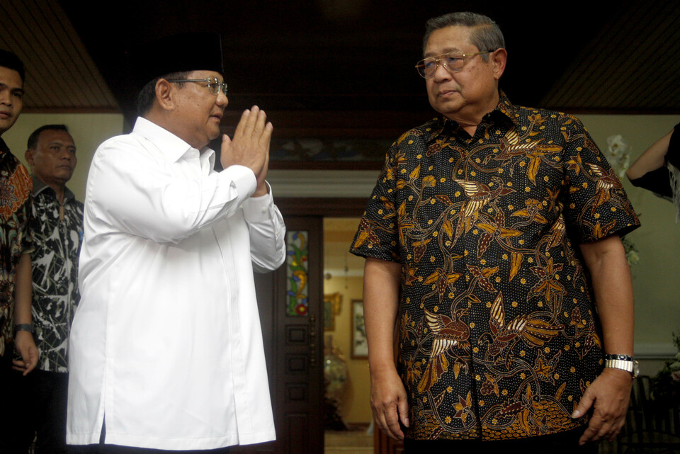 FILE -  Prabowo Subianto, left, visits former president Susilo Bambang Yudhoyono at the latter's private residence in Bogor, West Java, June 3, 2019. (Antara photo)