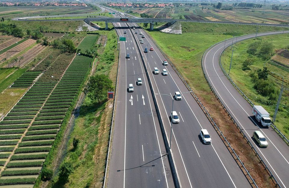The current situation at the East Brebes exit on the Trans-Java Toll Road reflects the overall improvement in traffic conditions during the annual Idul Fitri exodus over the past few years. (Antara Photo/Oky Lukmansyah)