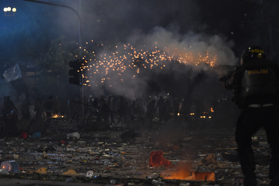 Pro-Prabowo supporters clash with police in Central Jakarta on May 22. (Antara Photo/Indrianto Eko Suwarso)
