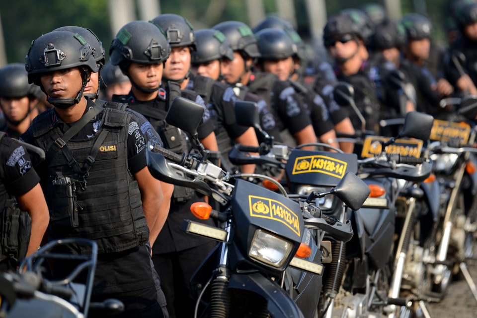 Members of the police paramilitary unit Mobile Brigade Corps (Brimob) stand guard at the National Monument in Jakarta. (Antara Photo/M Risyal Hidayat)