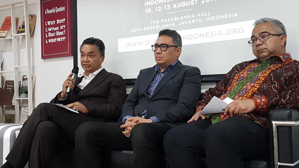 IDN-Global chairman of trustees Dino Patti Djalal speaking to the press at the IDN-Global headquarters in Jakarta on Monday. (JG Photo/Nur Yasmin)