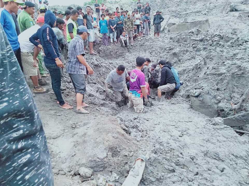 The aftermath of a landslide at an illegal tin mine in Bangka on Tuesday. (Photo courtesy of the BNPB)