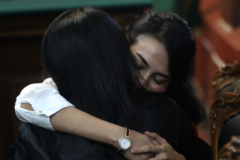 Indonesian actress Vanessa Angel, right, is likely to be released from prison on Saturday after serving a five-month sentence for online prostitution. (Antara Photo/Moch Asim)