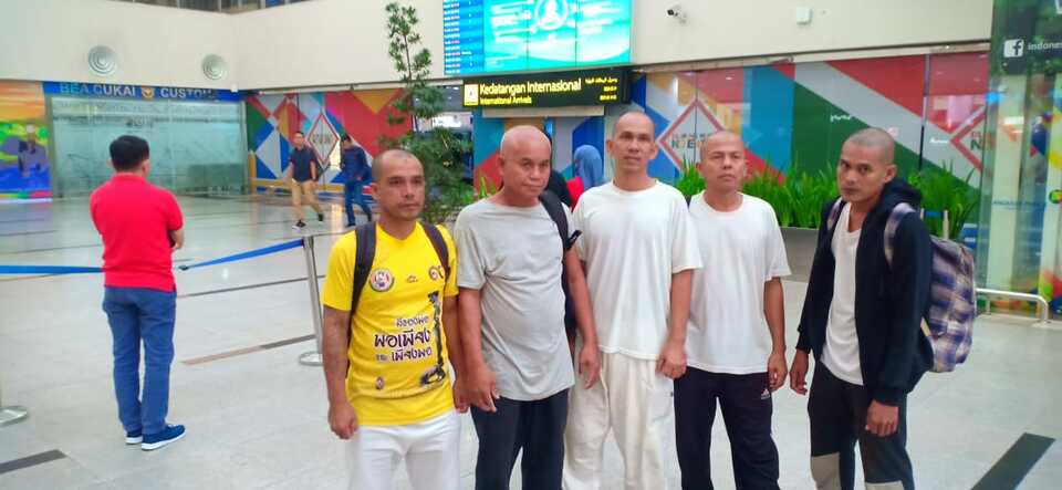 Five Indonesian fishermen arrived at Kualanamu Airport in Deli Serdang after being detained for 10 months in Malaysia. (Photo courtesy of KKP)