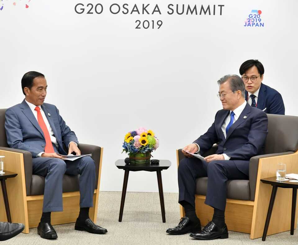 President Joko 'Jokowi' Widodo and his South Korean counterpart, Moon Jae-in, pictured during their meeting on the sidelines of the G-20 Summit in Osaka, Japan, on Friday. (Photo courtesy of the Ministry of Foreign Affairs)